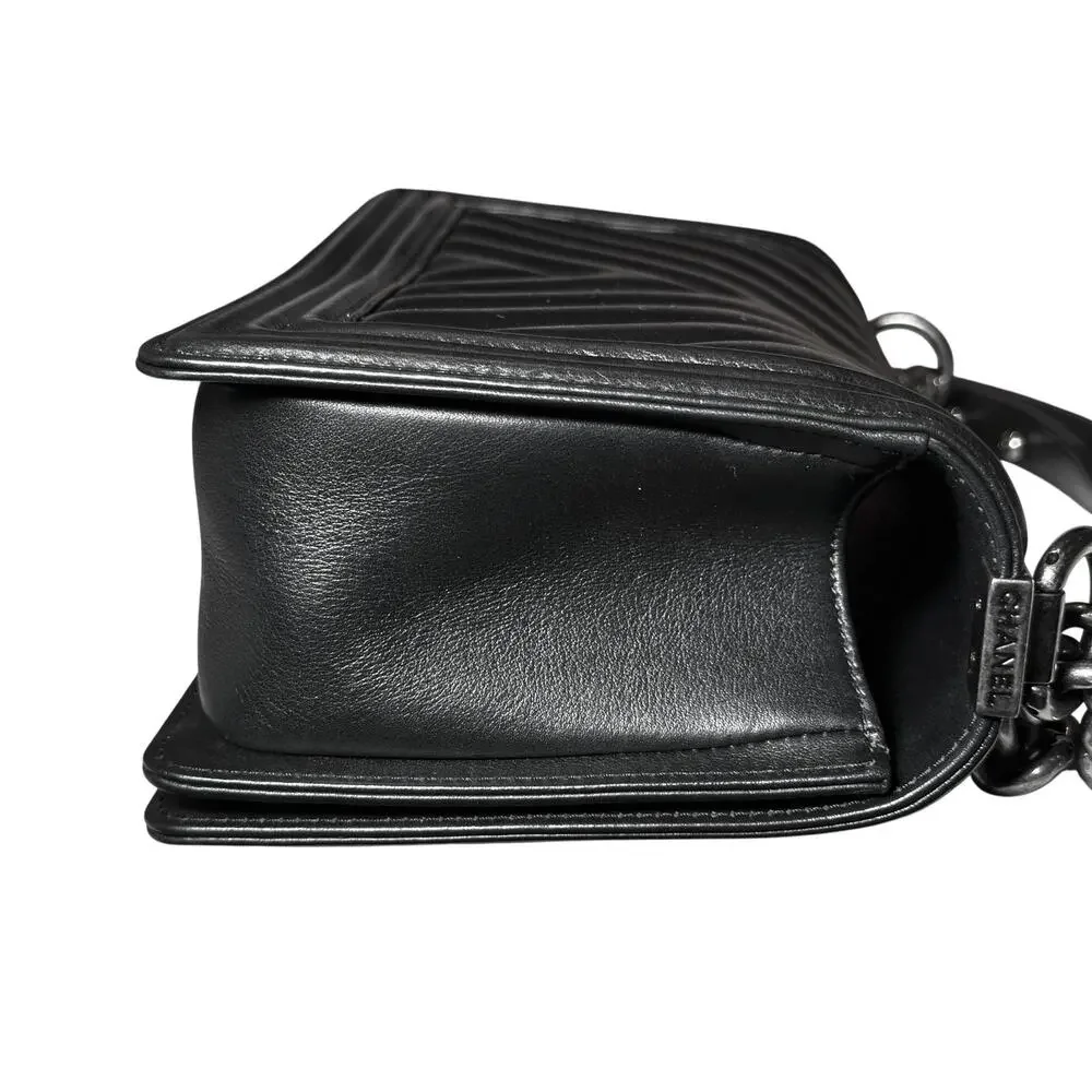 Chanel Medium Boy Flap Bag Black Chevron Quilted Calfskin Ruthenium Hardware